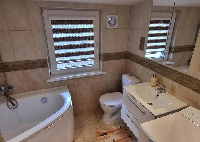 M&s Ausros קלייפדה