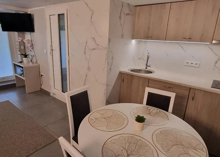 M&s Ausros * קלייפדה